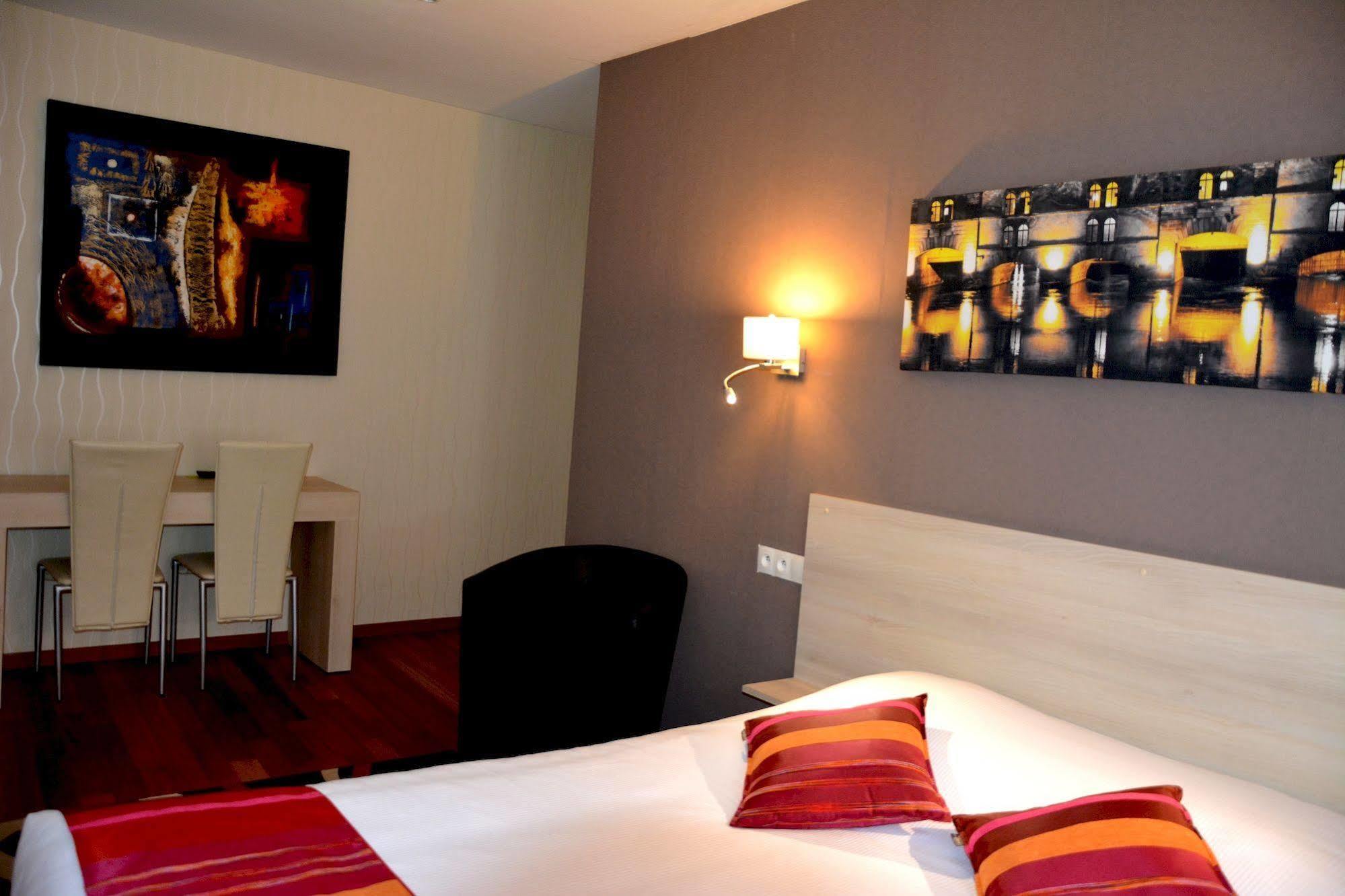 Logis Hotel Du Centre - Halte Ideale En Cyclotourisme Avec Garage A Velos Clos Molsheim Luaran gambar