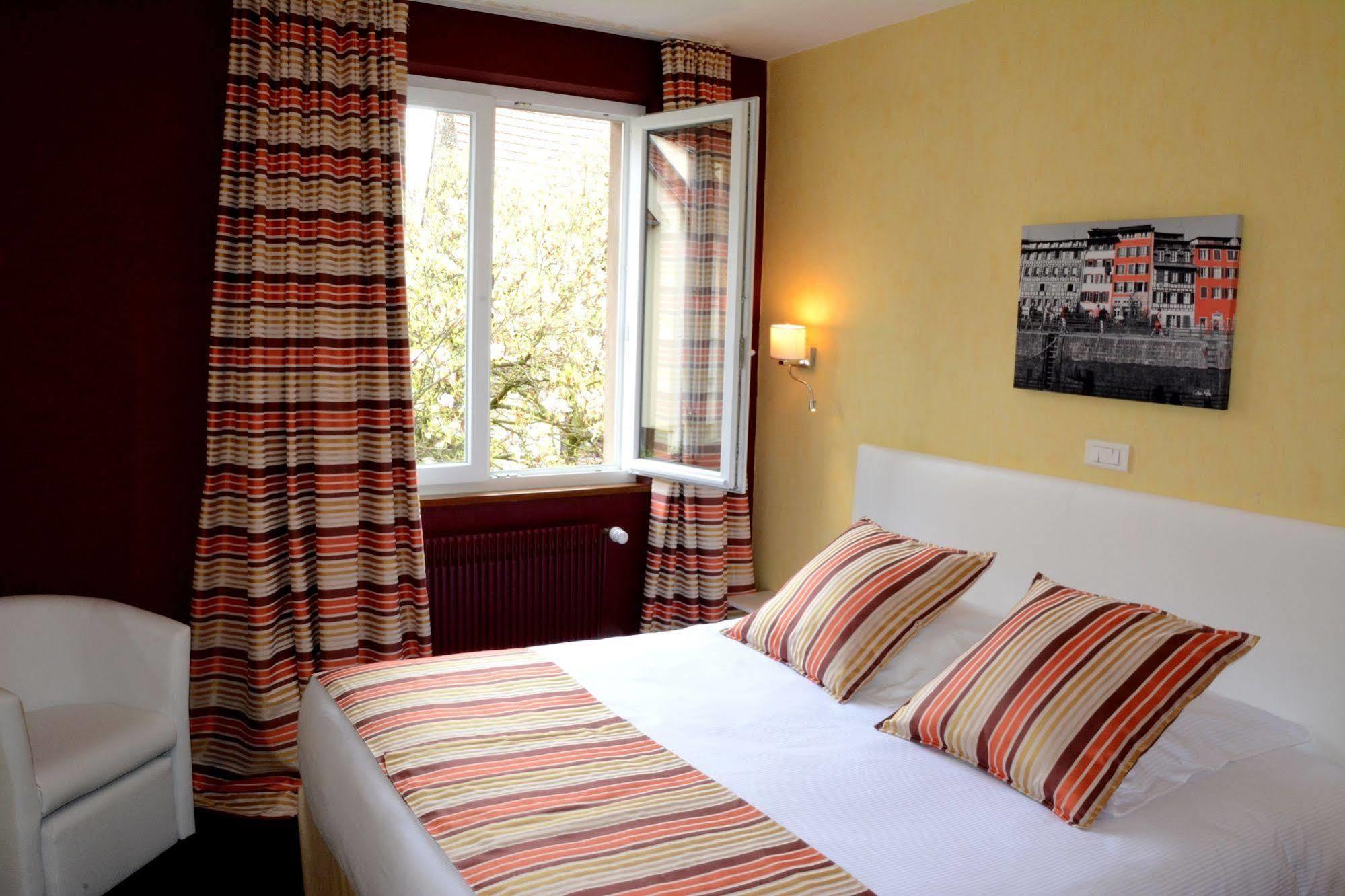 Logis Hotel Du Centre - Halte Ideale En Cyclotourisme Avec Garage A Velos Clos Molsheim Luaran gambar